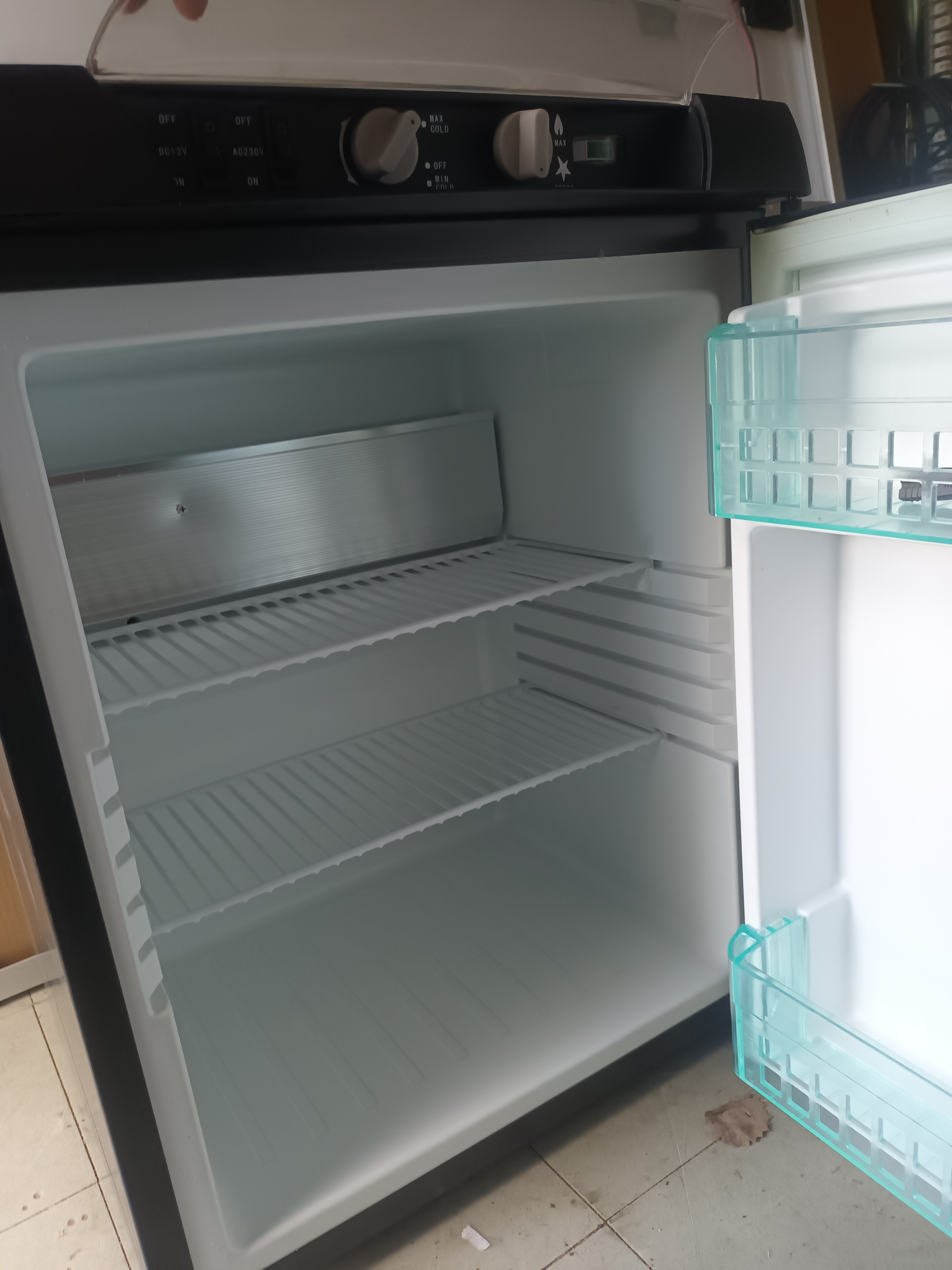 FREZZER 60L Matkailuauton Jääkaappi 12v/230v/kaasu (2025)