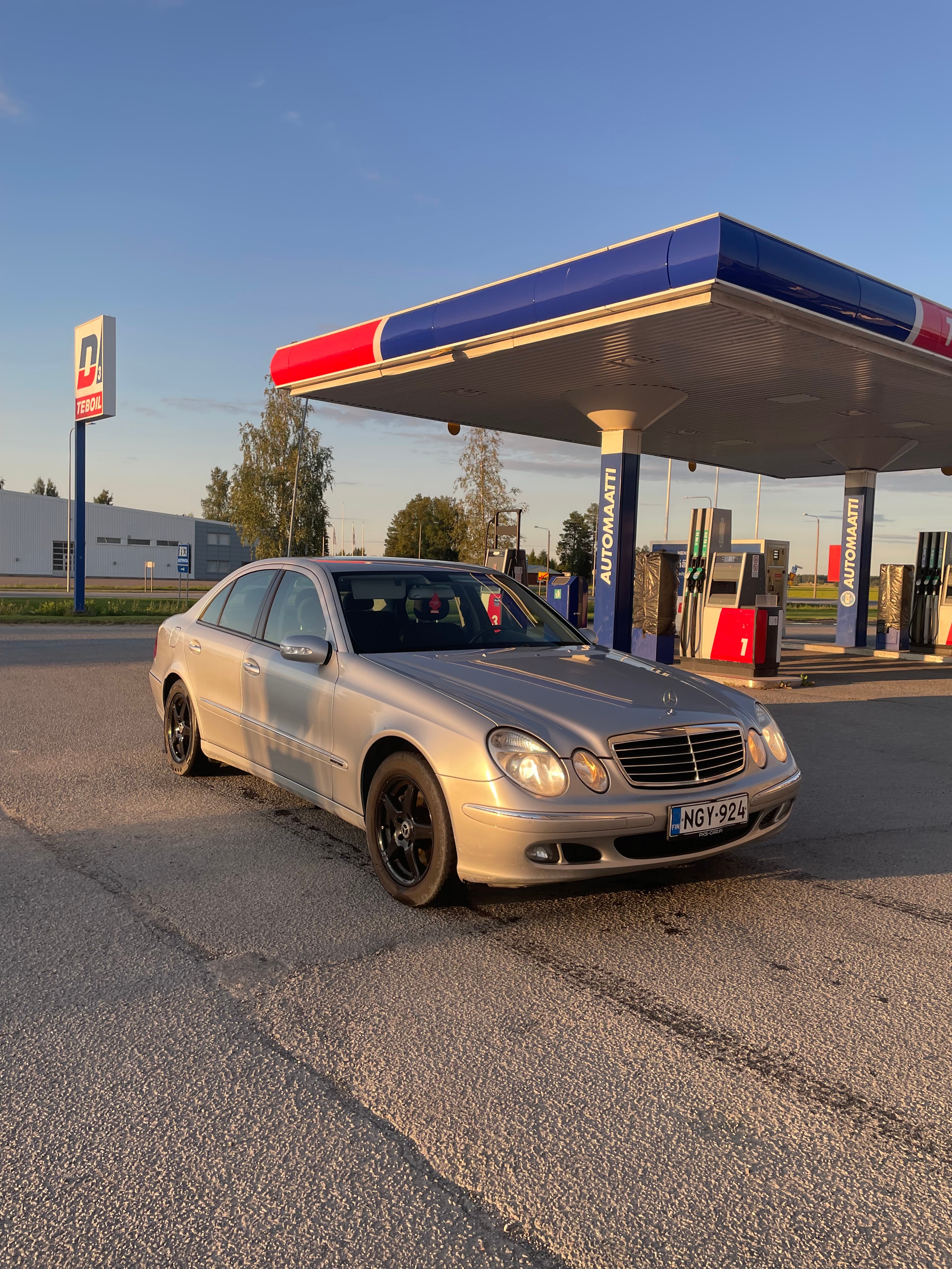 Mercedes-Benz E-Class (2005)