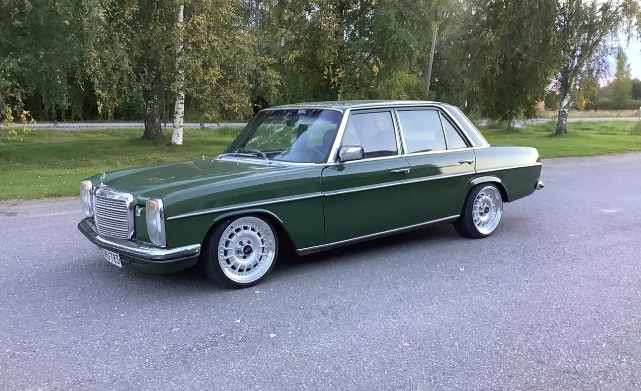 Mercedes-Benz W115 V8 (1976)