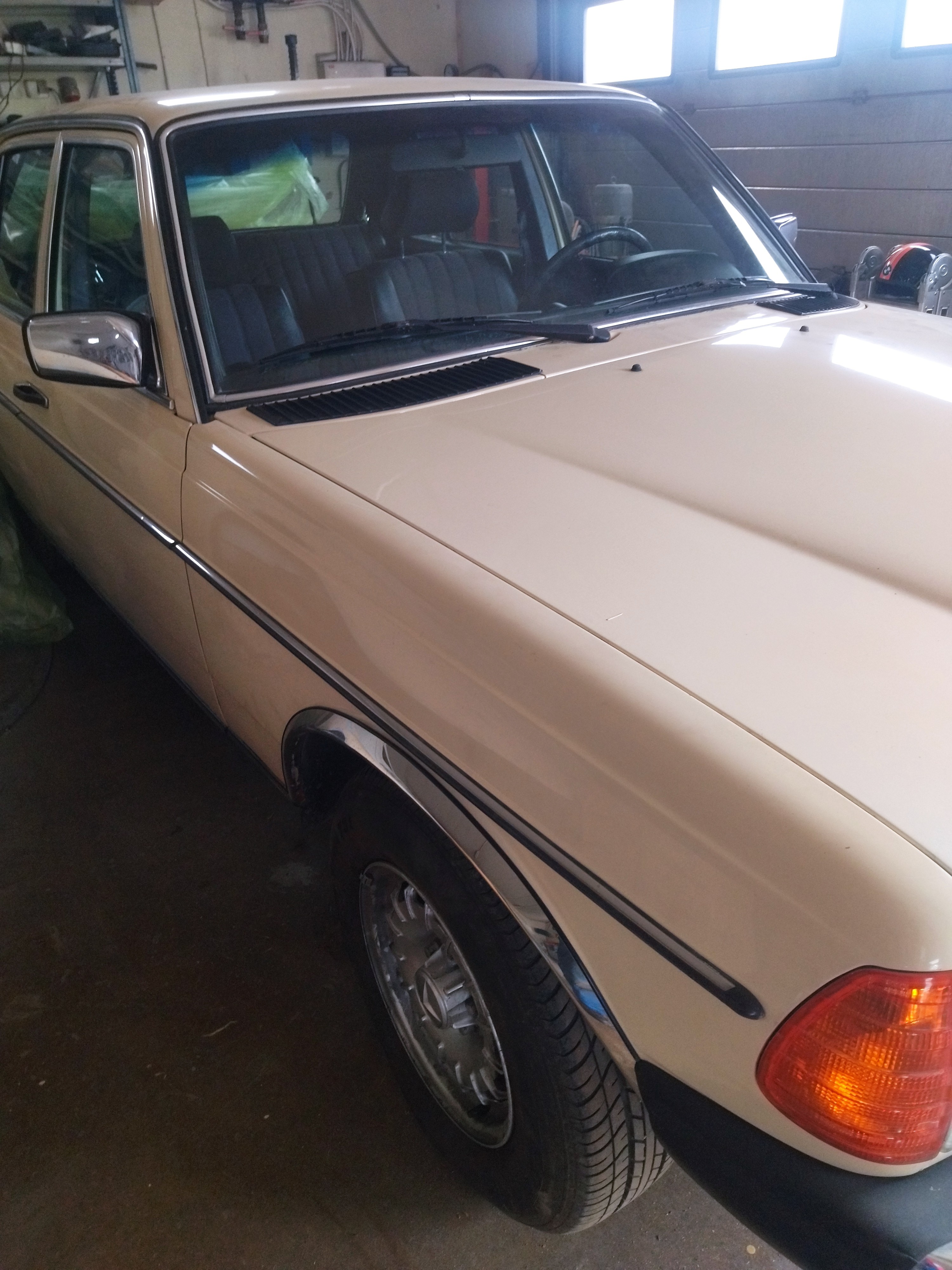 Mercedes-Benz E-sarja (1980)